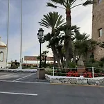 아파트 New & Beautiful Loft In Puerto Banus